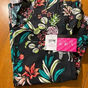 Small floral nwt scrub top